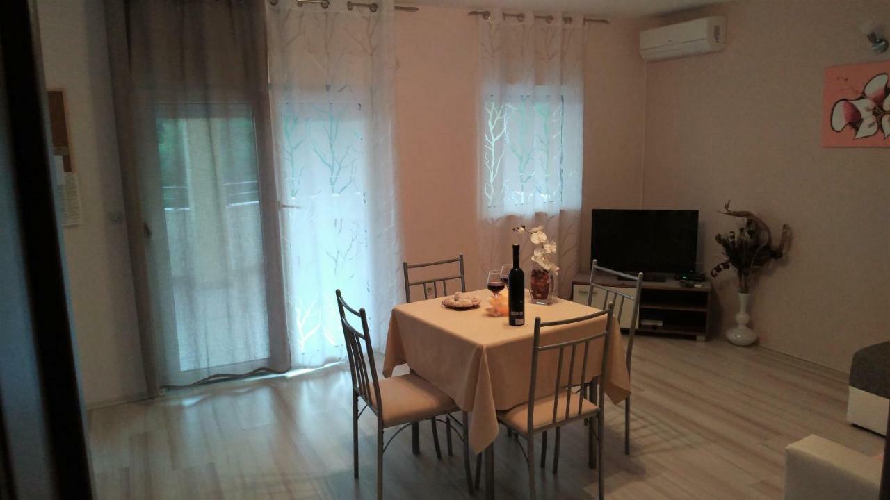 Apartments Annie Rogoznica  Ngoại thất bức ảnh